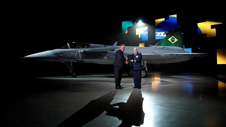 Gripen E Brazil, Jonas Hjelm, Head of Saab Aeronautics business area, the commander of the Brazilian Air Force Lieutenant Brigardier Antonio Carlos Moretti Bermudez.