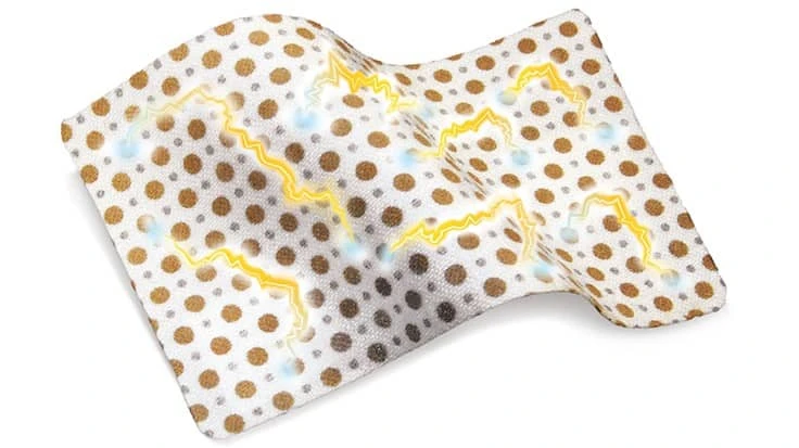 V.Dox Technology’s moisture-activated microcell batteries wirelessly generate electricity across the Procellera single layer dressing surface. 